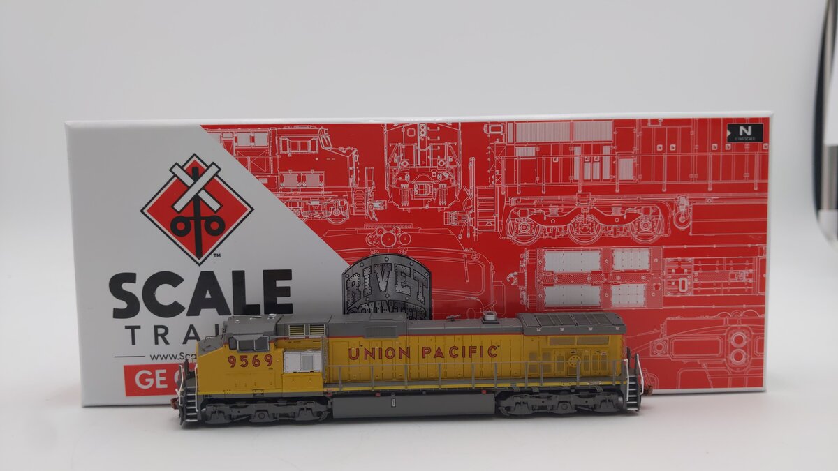 Scale Trains SXT38546 N Scale Union Pacific Diesel Locomotive #9569 LN/Box