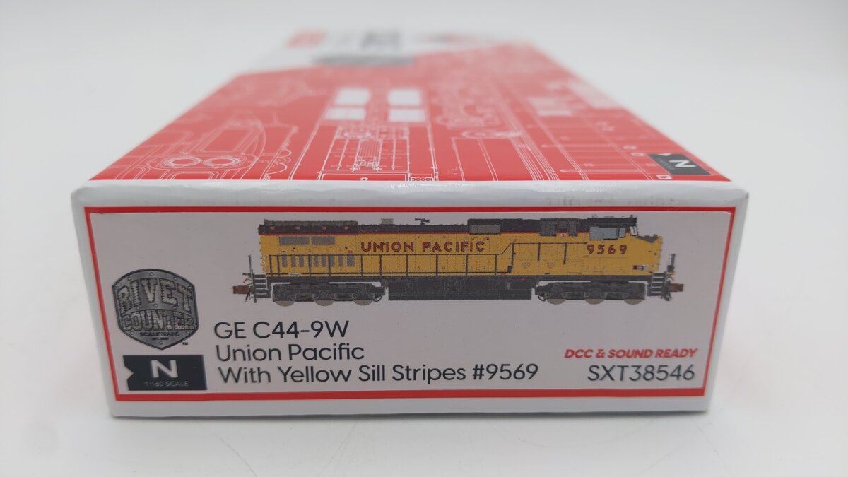 Scale Trains SXT38546 N Scale Union Pacific Diesel Locomotive #9569 LN/Box