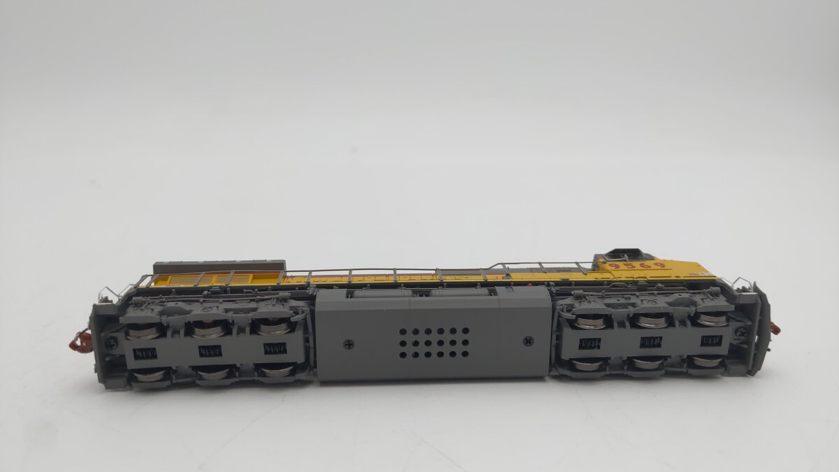 Scale Trains SXT38546 N Scale Union Pacific Diesel Locomotive #9569 LN/Box