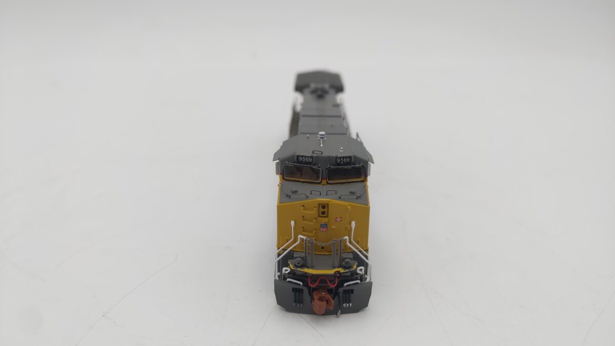 Scale Trains SXT38546 N Scale Union Pacific Diesel Locomotive #9569 LN/Box