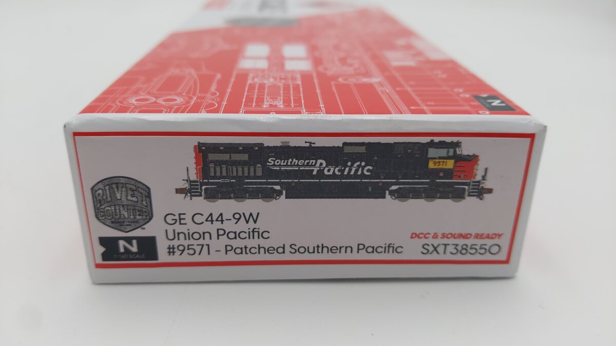 Scale Trains SXT38550 N Scale Southern Pacific Diesel Locomotive #9571 LN/Box