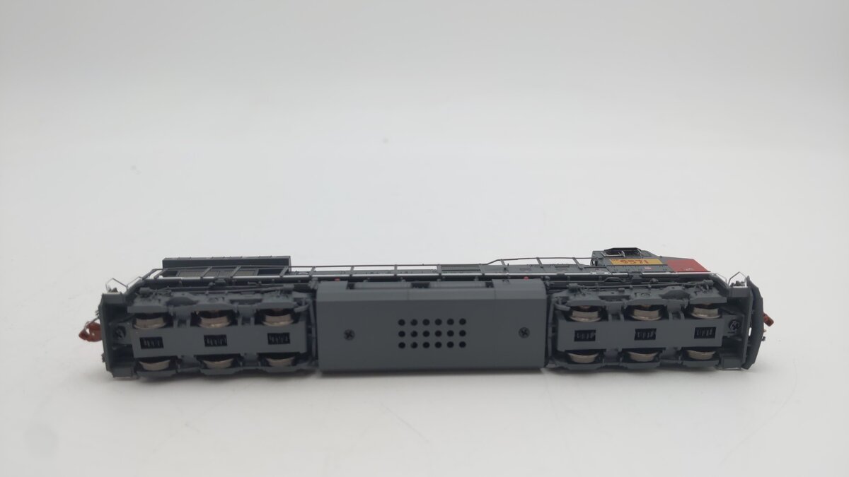 Scale Trains SXT38550 N Scale Southern Pacific Diesel Locomotive #9571 LN/Box