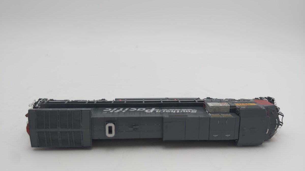 Scale Trains SXT38550 N Scale Southern Pacific Diesel Locomotive #9571 LN/Box
