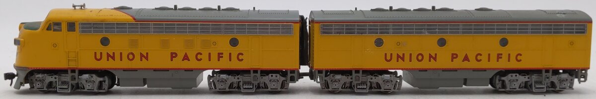 Kato HO Scale Union Pacific A & B Unit Diesel Locomotive VG
