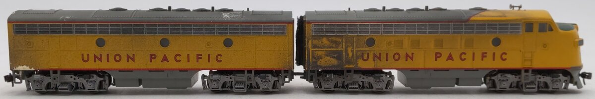 Kato HO Scale Union Pacific A & B Unit Diesel Locomotive VG