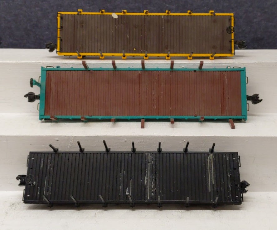 Bachmann G Scale Assorted Flatcars with Stakes [3] VG