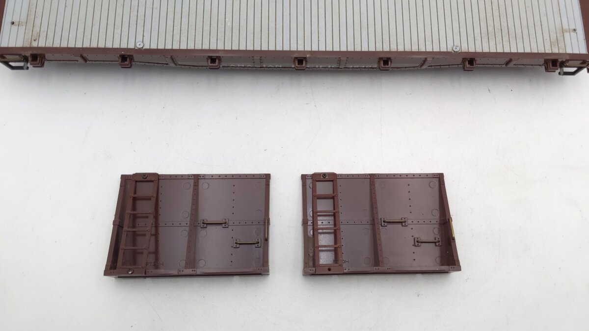 Aristo-Craft 46402 G Scale Canadian Pacific Bulkhead Flatcar VG