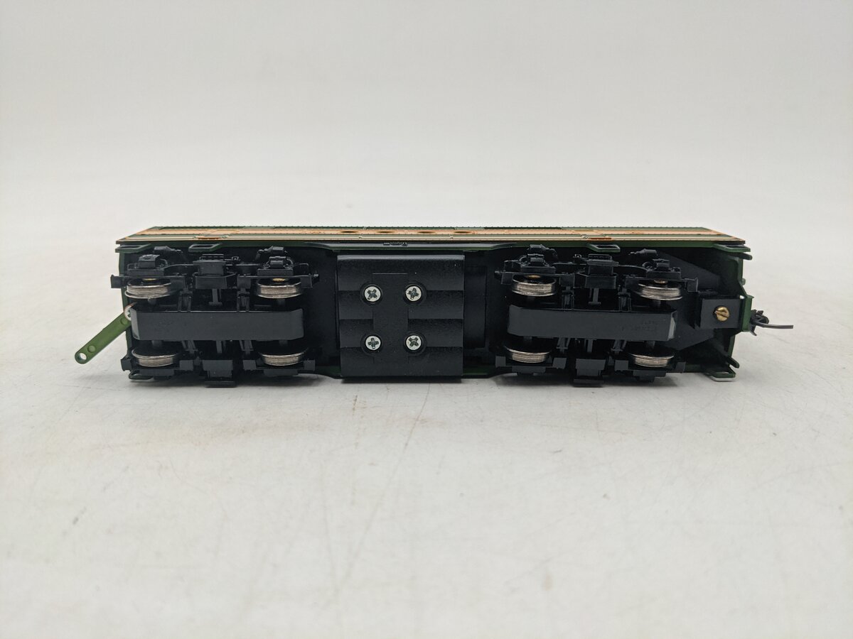 Stewart 5039 HO Western Pacific EMD FT B Powered Diesel Locomotive Kit EX