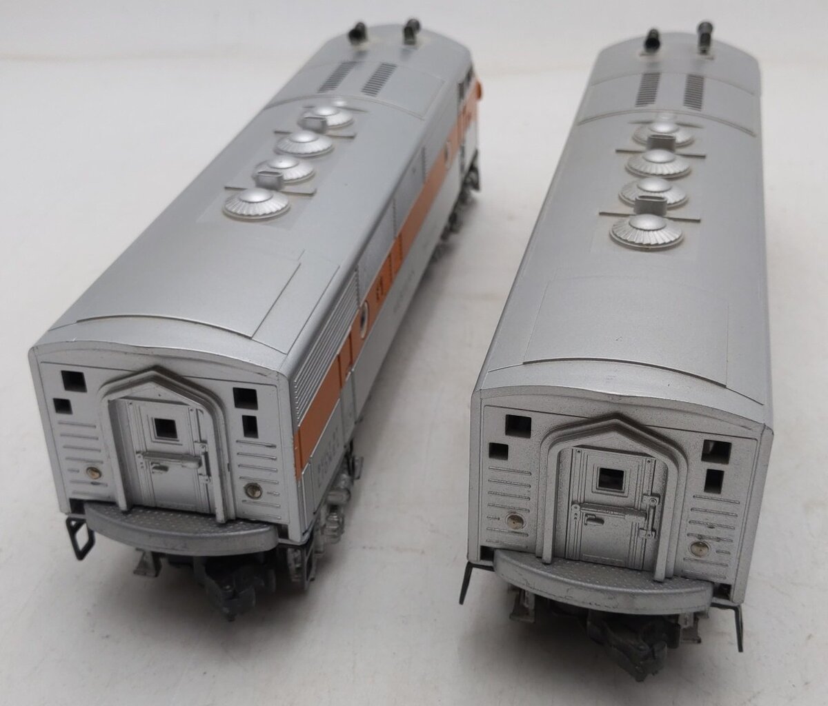 Lionel 2345 Vintage O Western Pacific F3 AA Diesel Locomotive Set w/Repro Shells VG