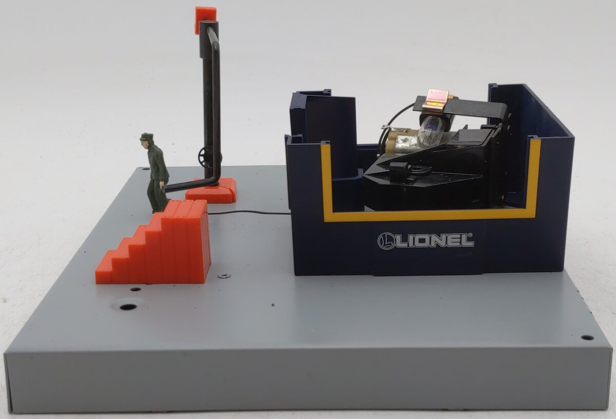 Lionel 6-12701 O Gauge Operating Diesel Fueling Station VG/Box