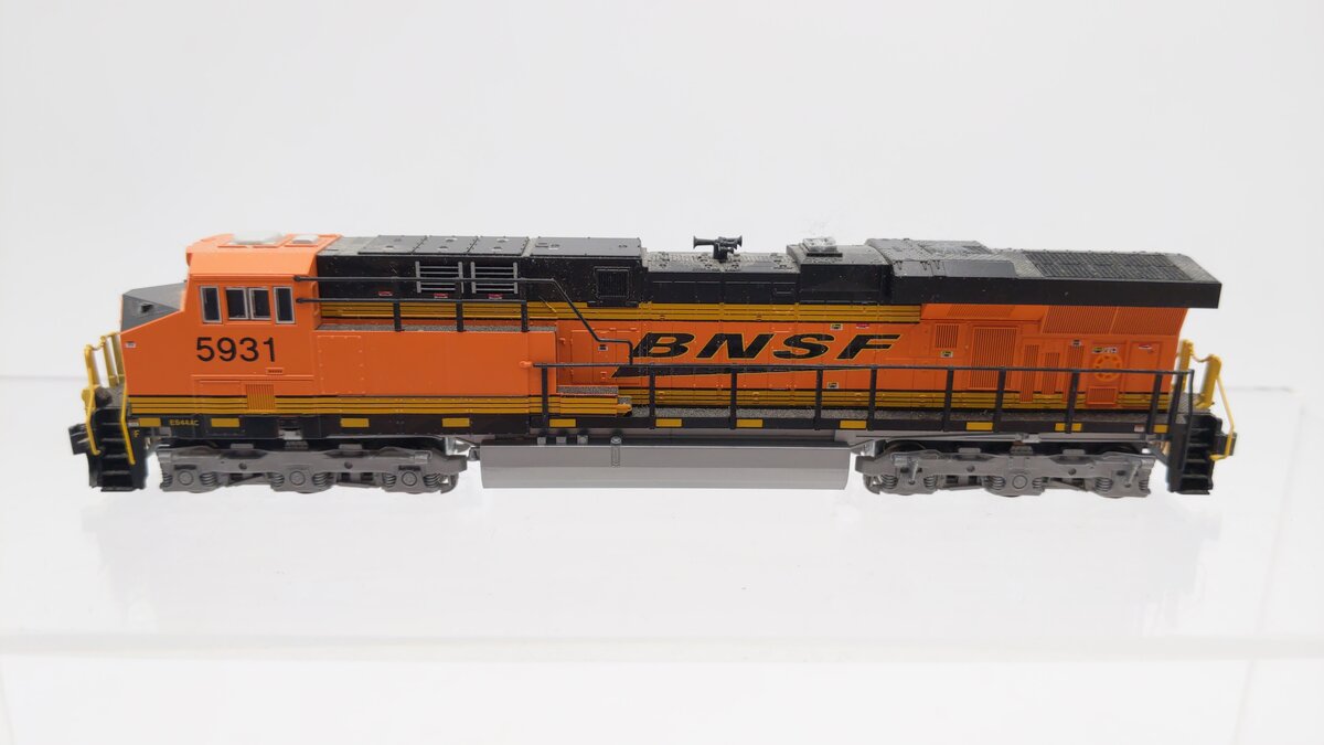 Kato 176-8931-DCC N Burlington Northern Santa Fe GE ES44AC Diesel Loco #5931 LN/Box