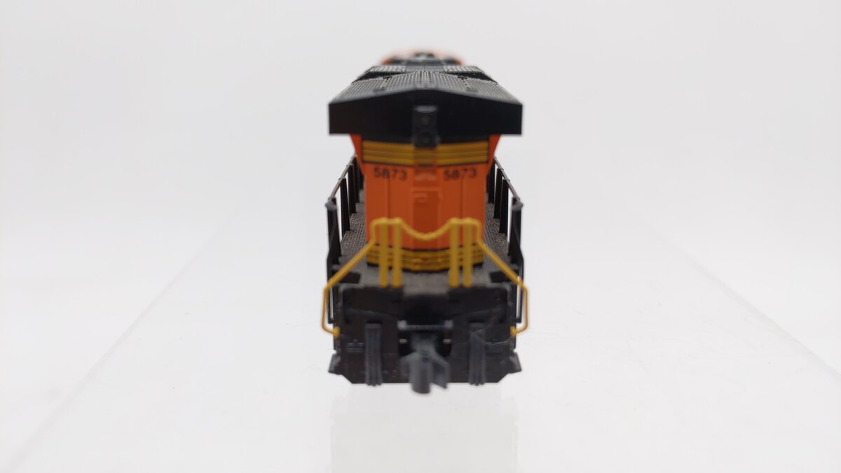 Kato 176-8930 N Burlington Northern Santa Fe GE ES44AC Diesel Loco #5873 EX/Box