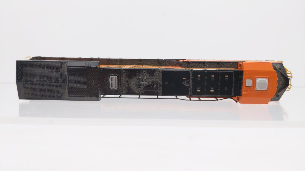 Kato 176-8930 N Burlington Northern Santa Fe GE ES44AC Diesel Loco #5873 EX/Box