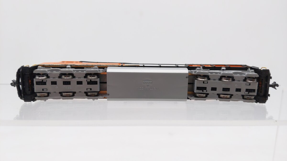 Kato 176-8930 N Burlington Northern Santa Fe GE ES44AC Diesel Loco #5873 EX/Box