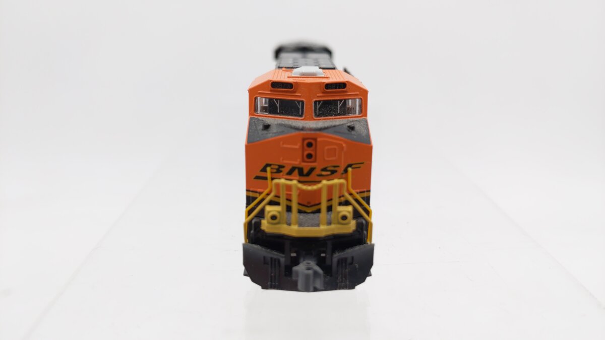 Kato 176-8930 N Burlington Northern Santa Fe GE ES44AC Diesel Loco #5873 EX/Box