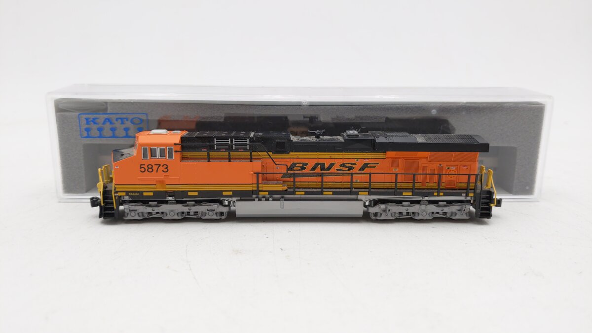Kato 176-8930 N Burlington Northern Santa Fe GE ES44AC Diesel Loco #5873 EX/Box