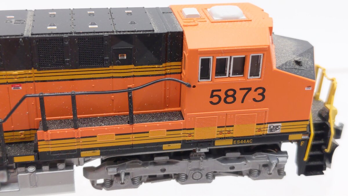 Kato 176-8930 N Burlington Northern Santa Fe GE ES44AC Diesel Loco #5873 EX/Box
