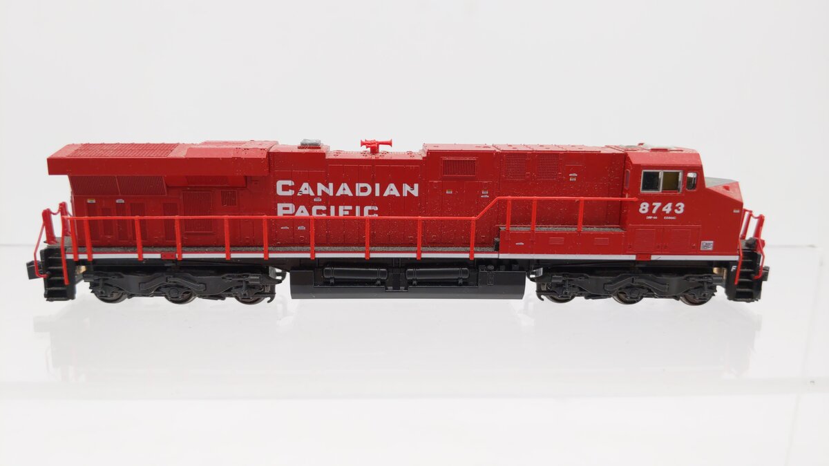Kato 176-8935 N Canadian Pacific GE ES44AC Diesel Locomotive #8743