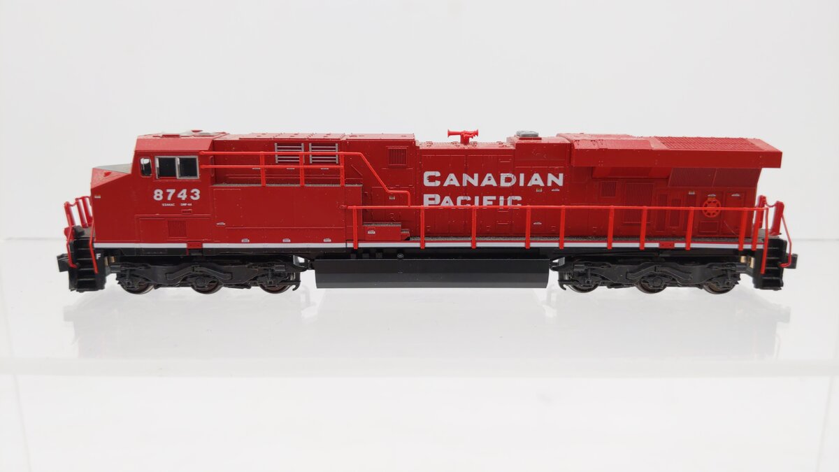 Kato 176-8935 N Canadian Pacific GE ES44AC Diesel Locomotive #8743