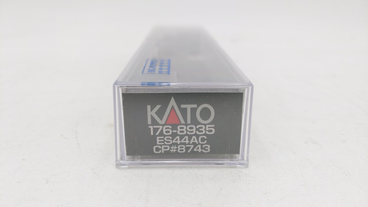 Kato 176-8935 N Canadian Pacific GE ES44AC Diesel Locomotive #8743