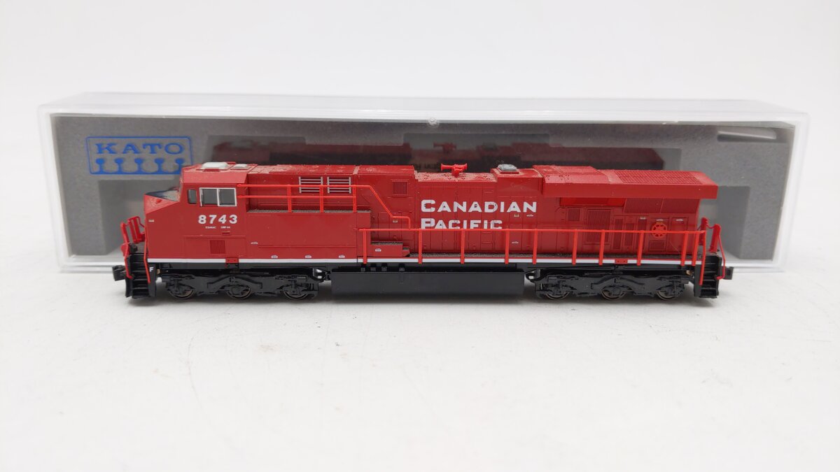 Kato 176-8935 N Canadian Pacific GE ES44AC Diesel Locomotive #8743