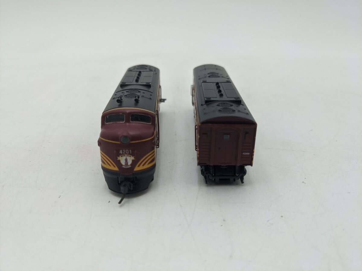 InterMountain 69011-01 N Scale Boston & Maine "Minutemen" AB Diesel Set EX/Box