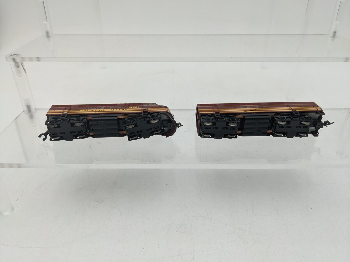 InterMountain 69011-01 N Scale Boston & Maine "Minutemen" AB Diesel Set EX/Box