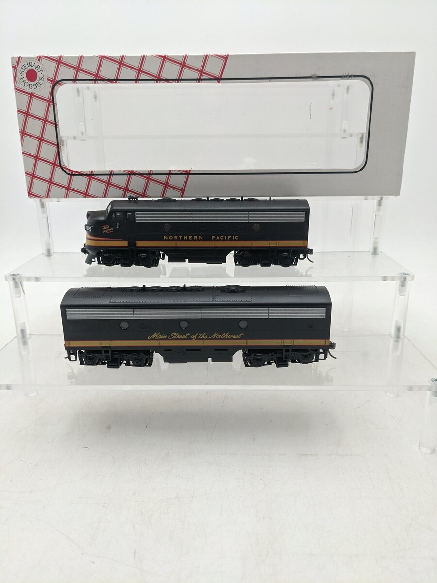 Stewart Hobbies, Inc 5915 HO Northern Pacific F9 AB Diesel Locomotive Set EX/Box