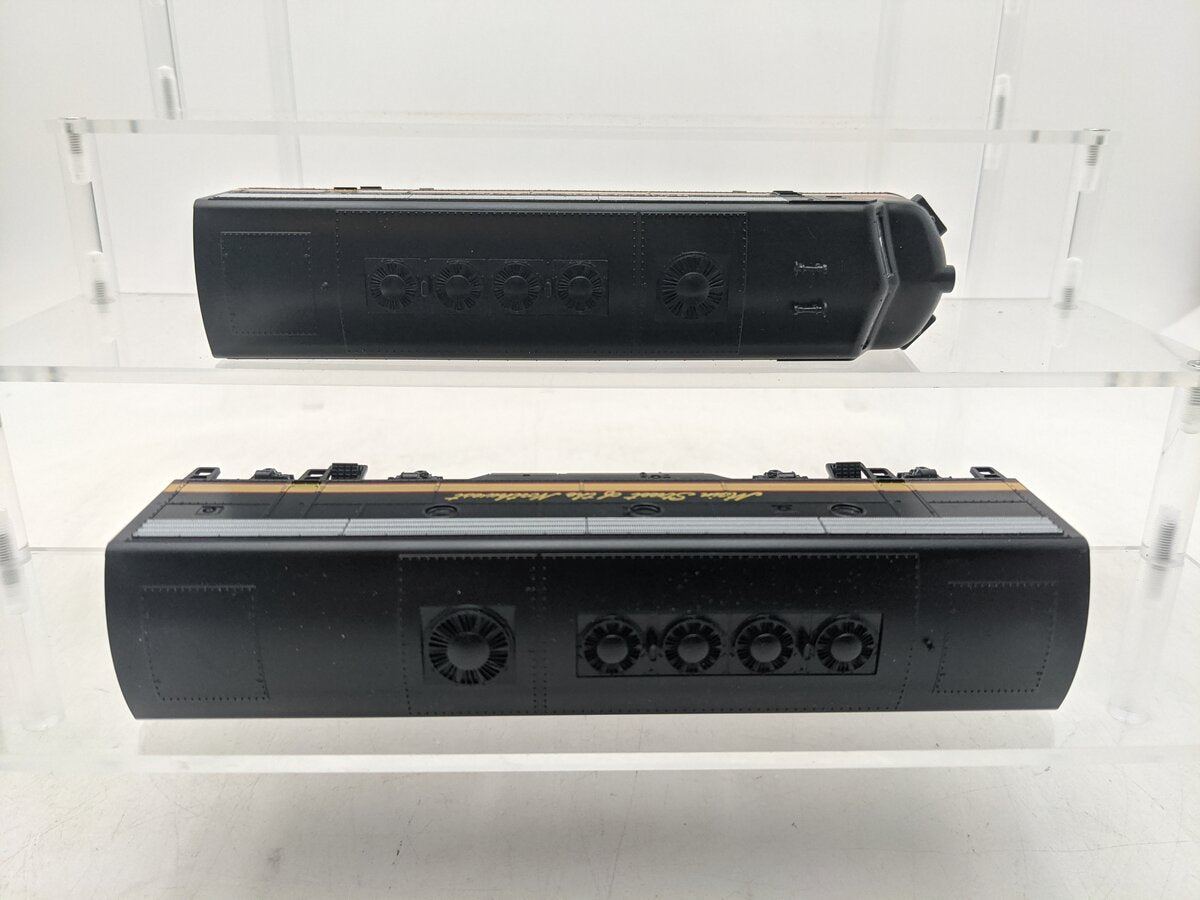 Stewart Hobbies, Inc 5915 HO Northern Pacific F9 AB Diesel Locomotive Set EX/Box