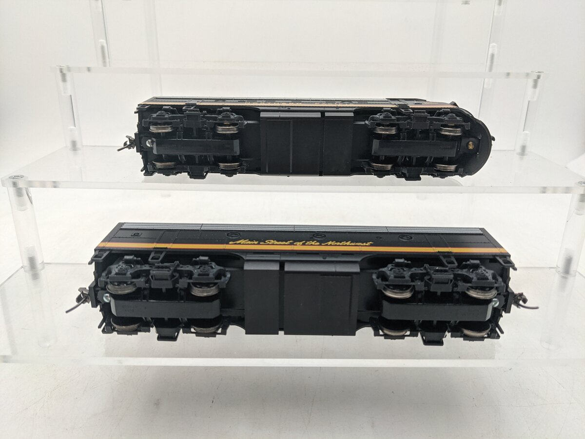 Stewart Hobbies, Inc 5915 HO Northern Pacific F9 AB Diesel Locomotive Set EX/Box