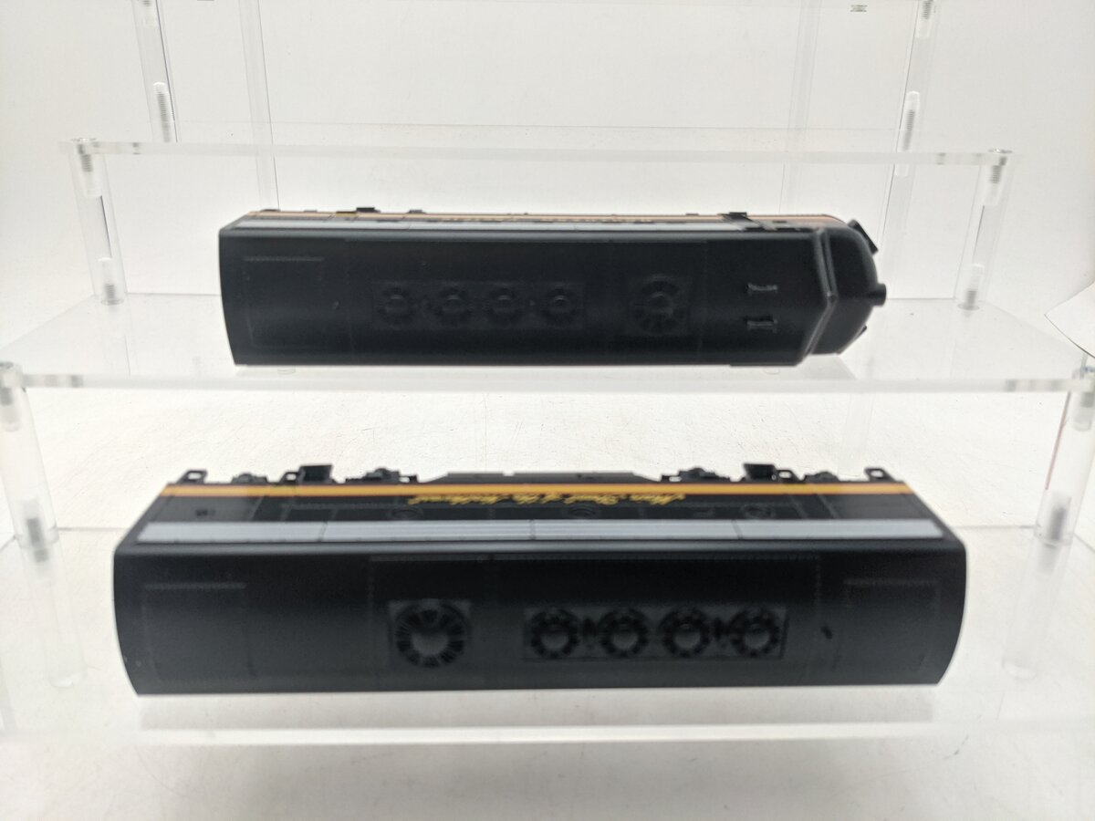 Stewart Hobbies, Inc 5915 HO Northern Pacific F9 AB Diesel Locomotive Set EX/Box