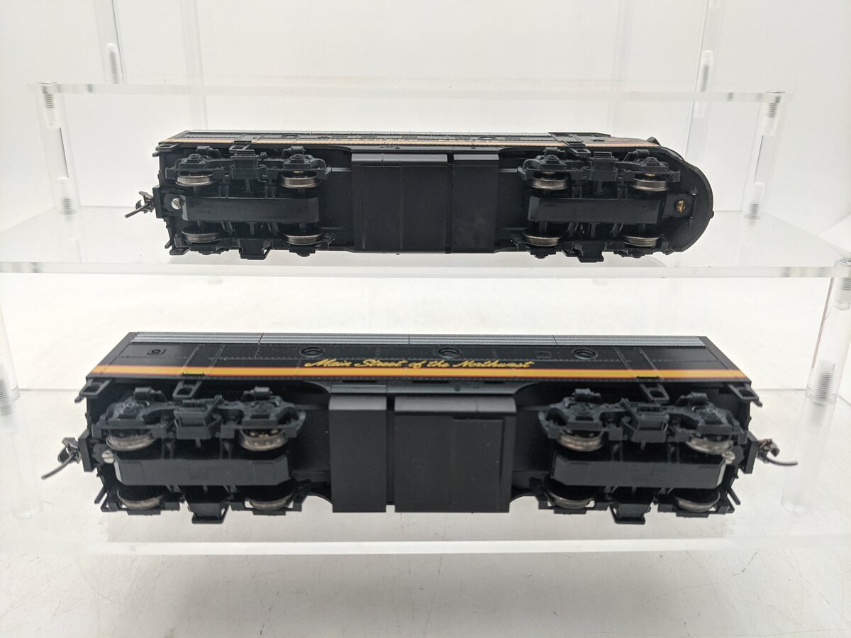 Stewart Hobbies, Inc 5915 HO Northern Pacific F9 AB Diesel Locomotive Set EX/Box