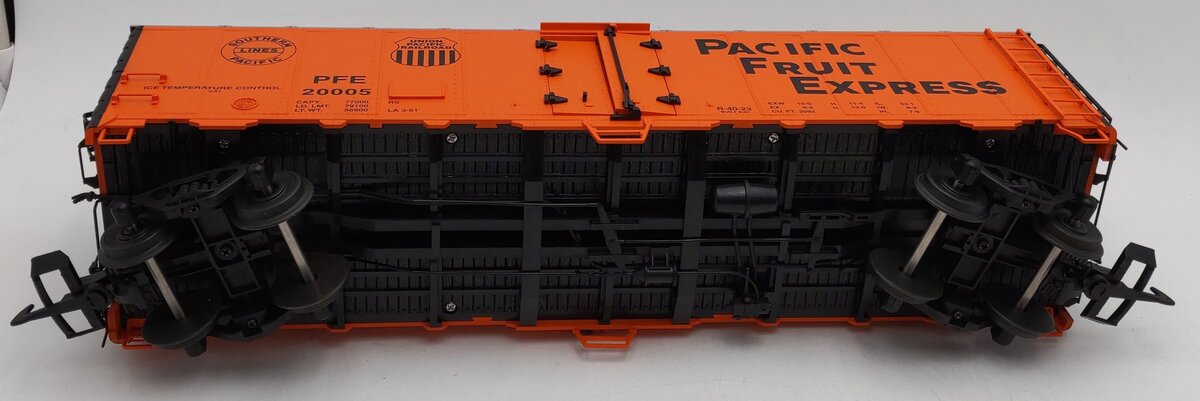 USA Trains R16505 G SP & UP Pacific Fruit Express 40' Refrigerator Car #20005