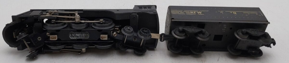 Lionel 221 Vintage O NYC Dreyfuss Gray 2-6-4 Steam Locomotive & 221T Tender VG