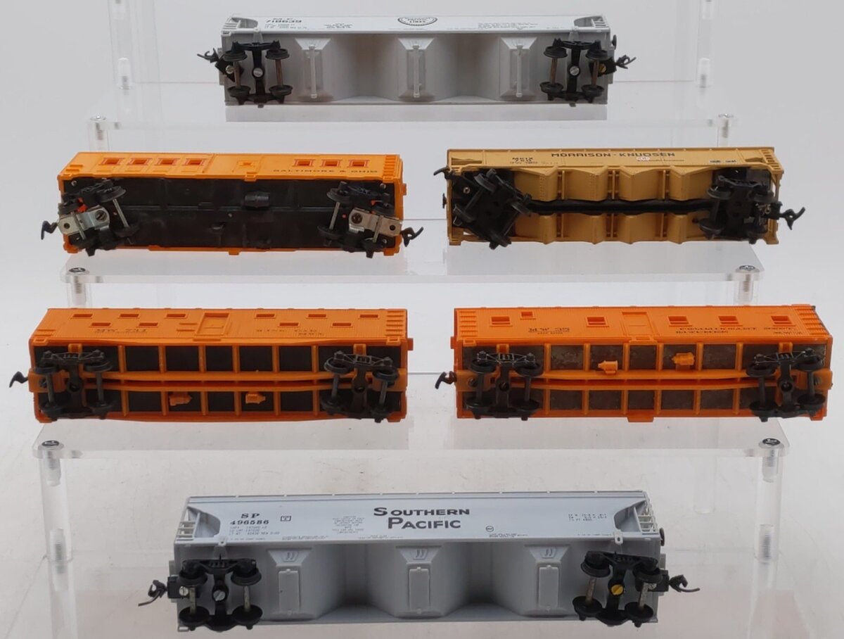 HO Scale Assorted Freight Cars [6]