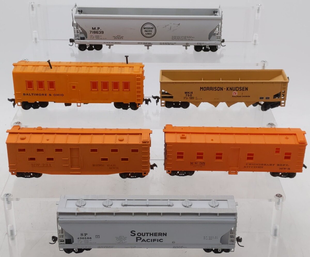 HO Scale Assorted Freight Cars [6]