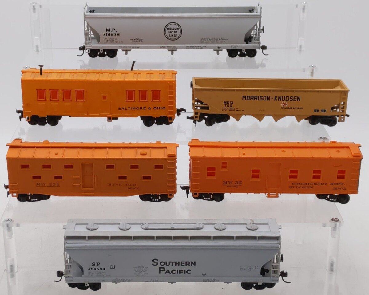 HO Scale Assorted Freight Cars [6]