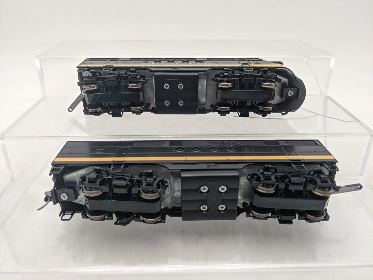 Stewart 5025 HO Northern Pacific FT A/B Powered/Dummy Diesel Locomotive Set EX