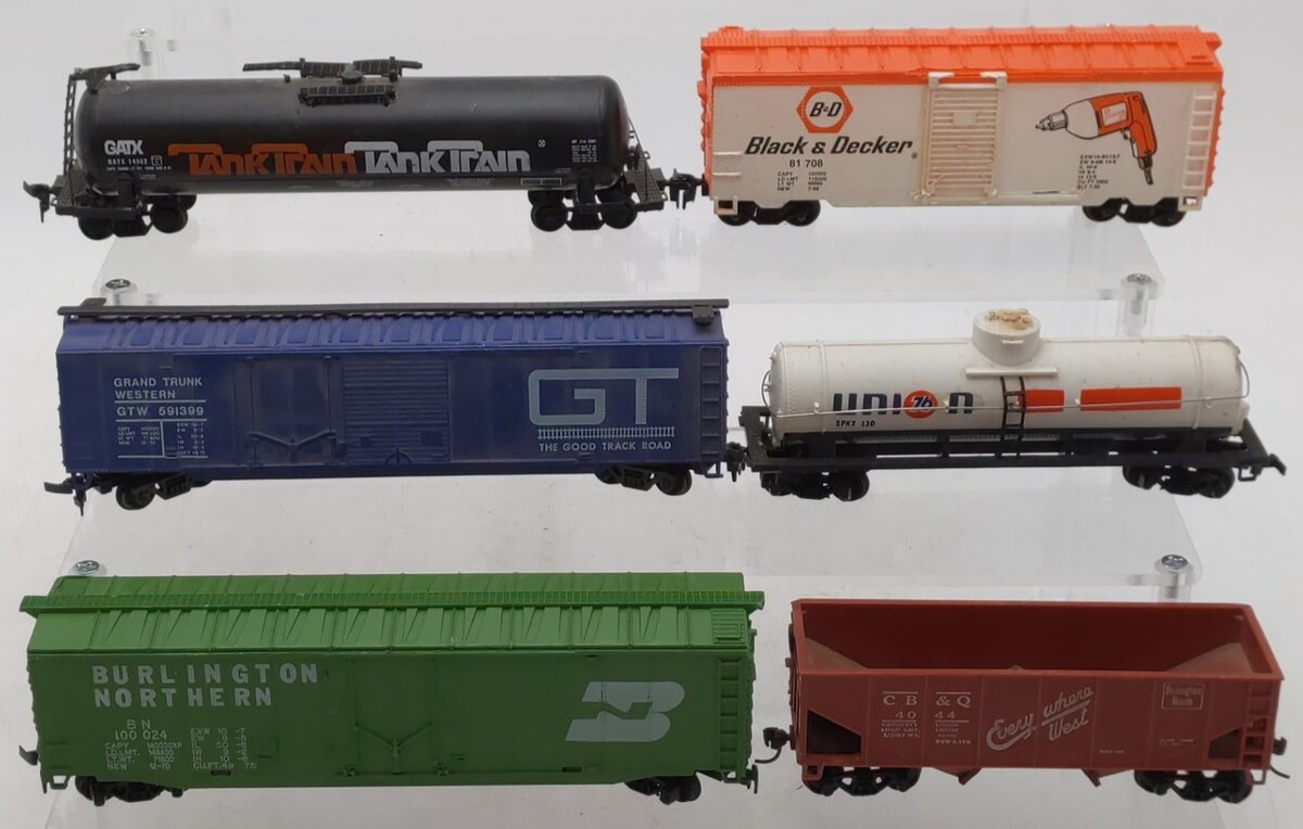 HO Scale Assorted Freight Cars [6]