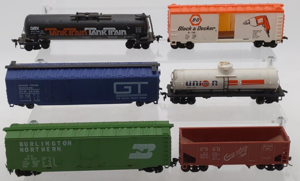 HO Scale Assorted Freight Cars [6]