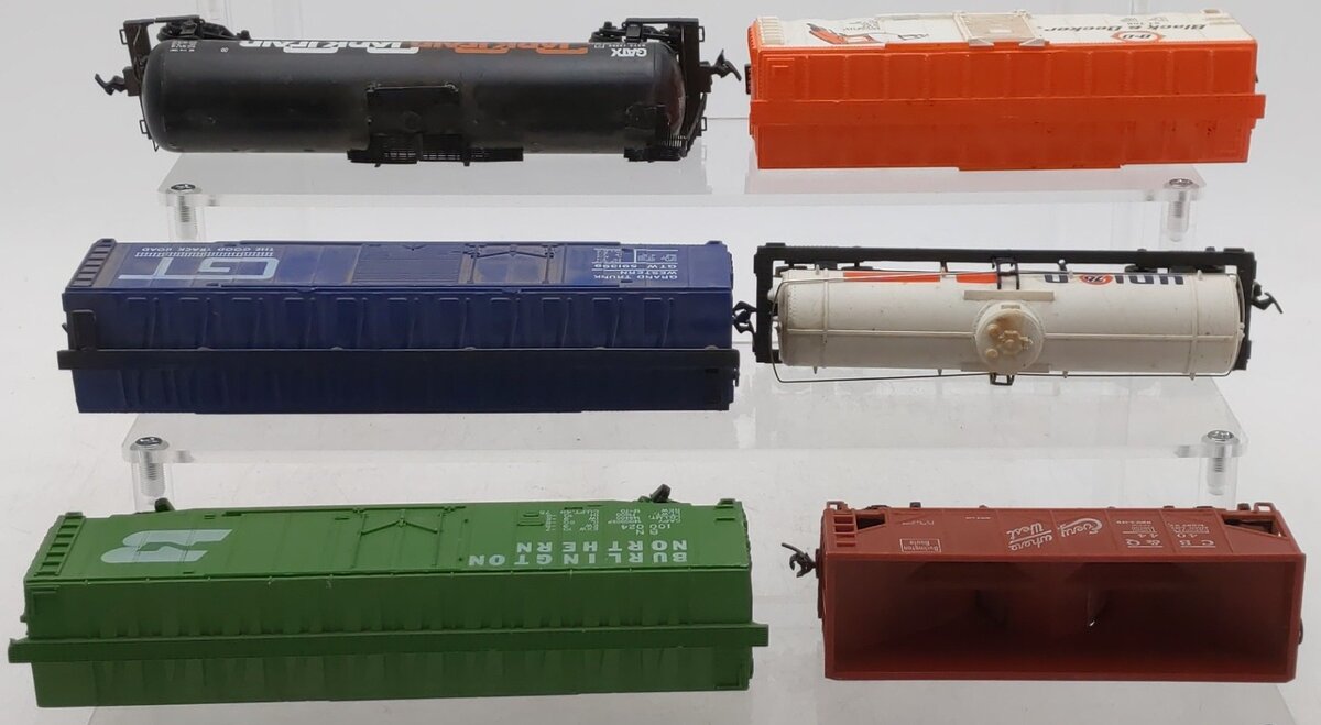 HO Scale Assorted Freight Cars [6]