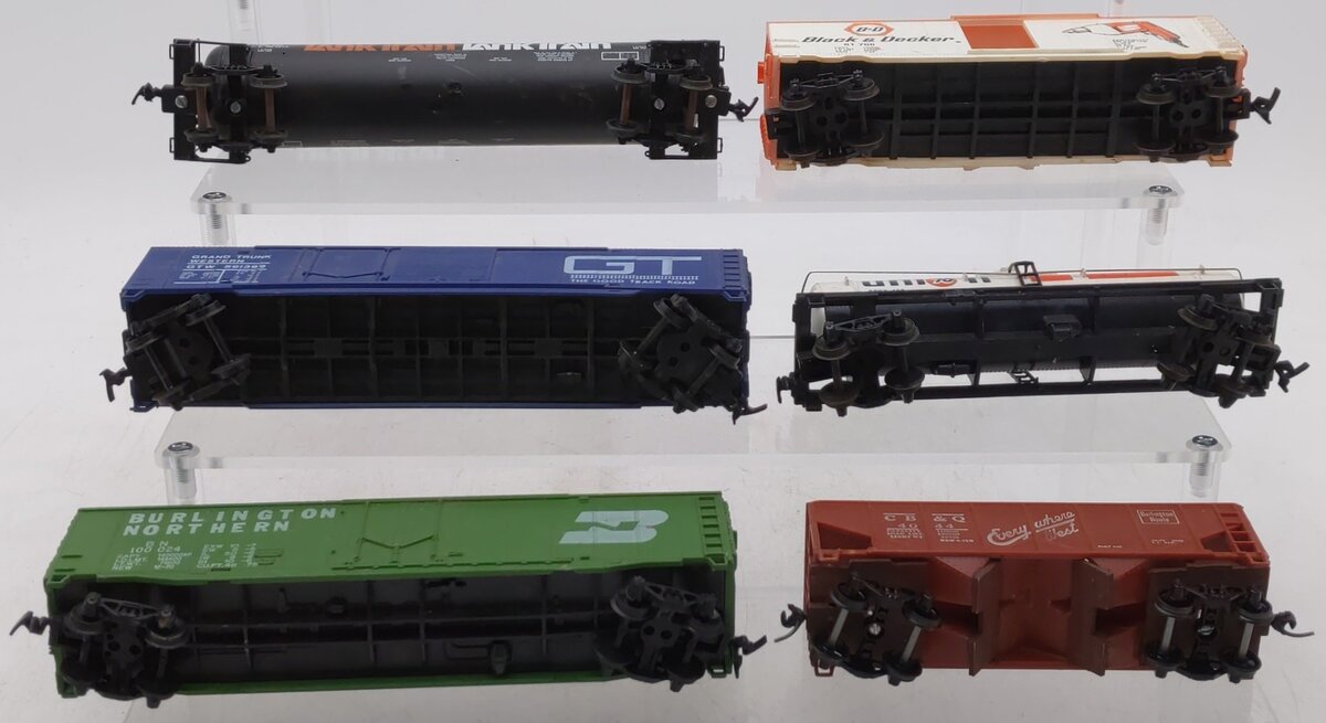 HO Scale Assorted Freight Cars [6]