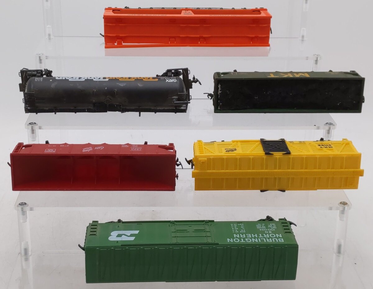 HO Scale Assorted Freight Cars [6]