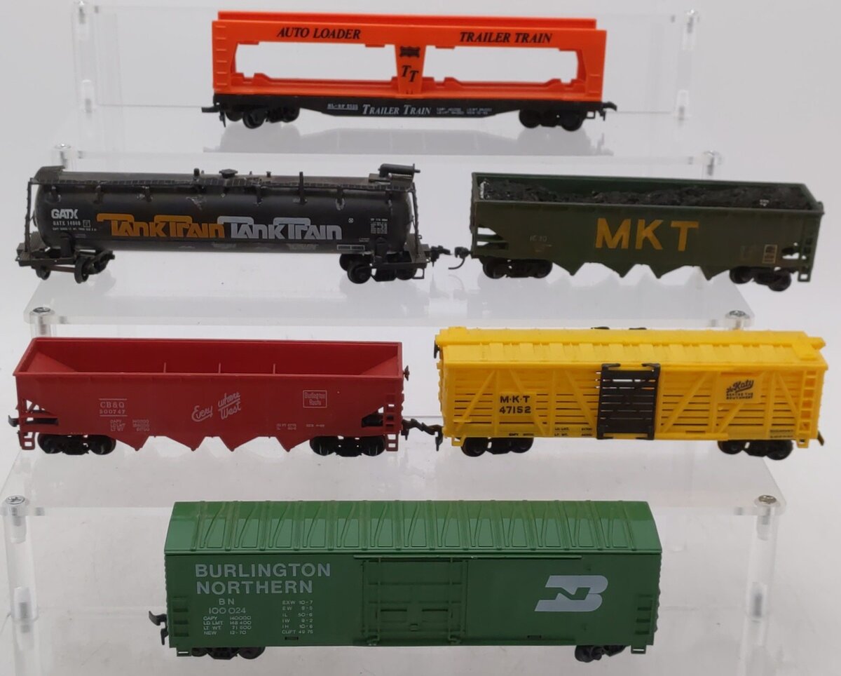 HO Scale Assorted Freight Cars [6]