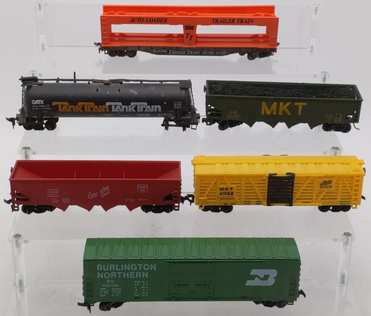 HO Scale Assorted Freight Cars [6]
