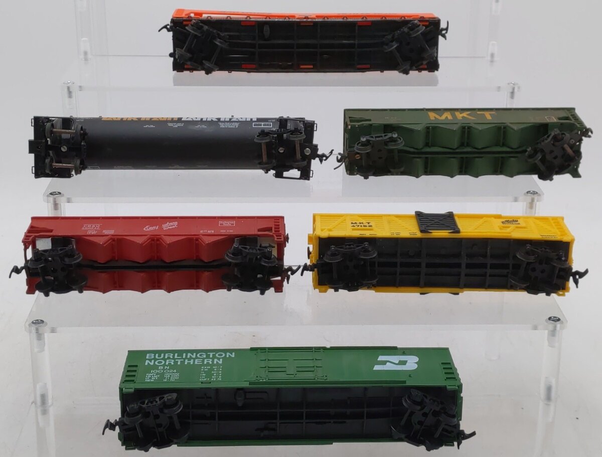HO Scale Assorted Freight Cars [6]