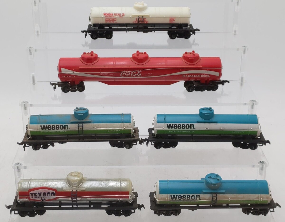 HO Scale Assorted Tank Cars [6]