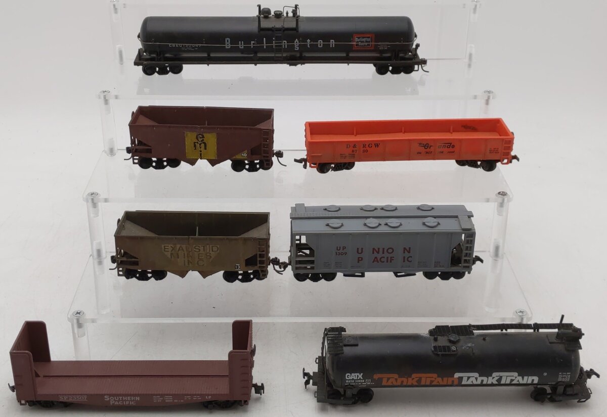 HO Scale Assorted Freight Cars [7]