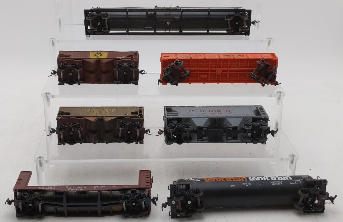 HO Scale Assorted Freight Cars [7]