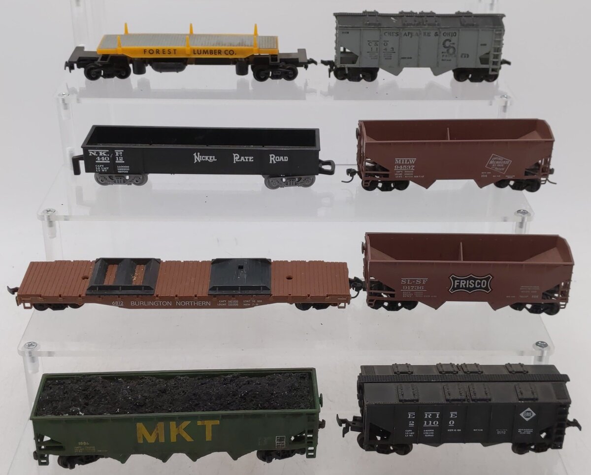 HO Scale Assorted Freight Cars [8]